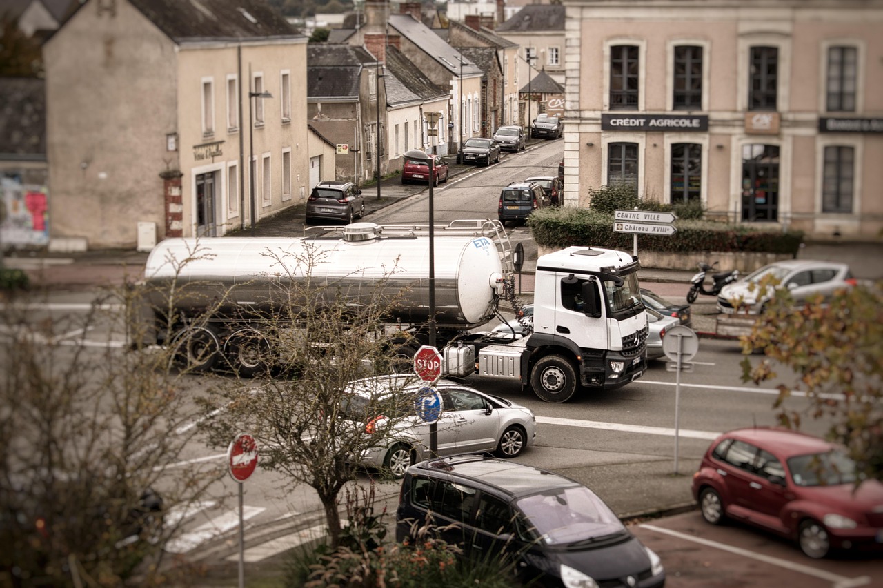 Land Freight Tanker Truck